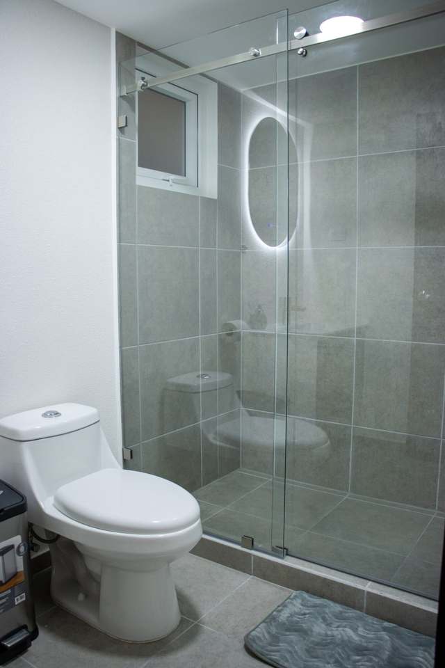 Baño con acabados de detalle — Parque Mateo